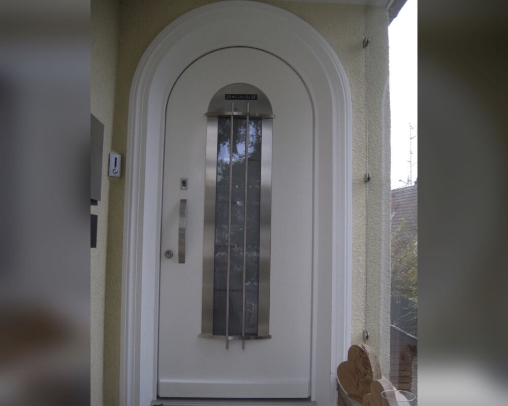 Eingangstür Eingangstür mit Stahlelementen