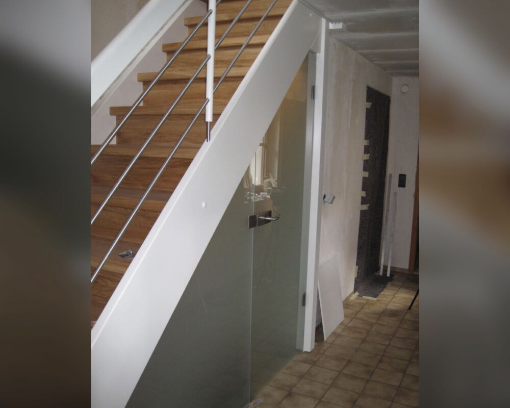 Treppe mit Einbauschrank Holztreppe mit Einbauschrank